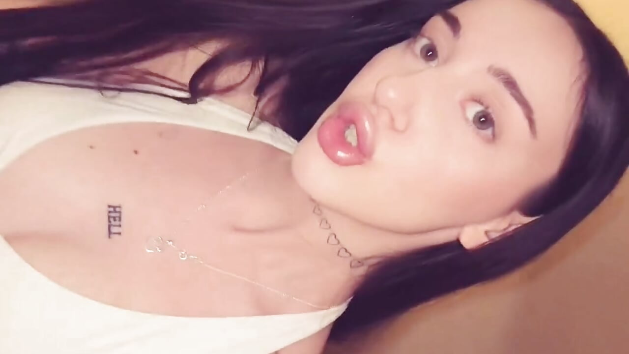 A little bit of me – video od webkamerové modelky starwren