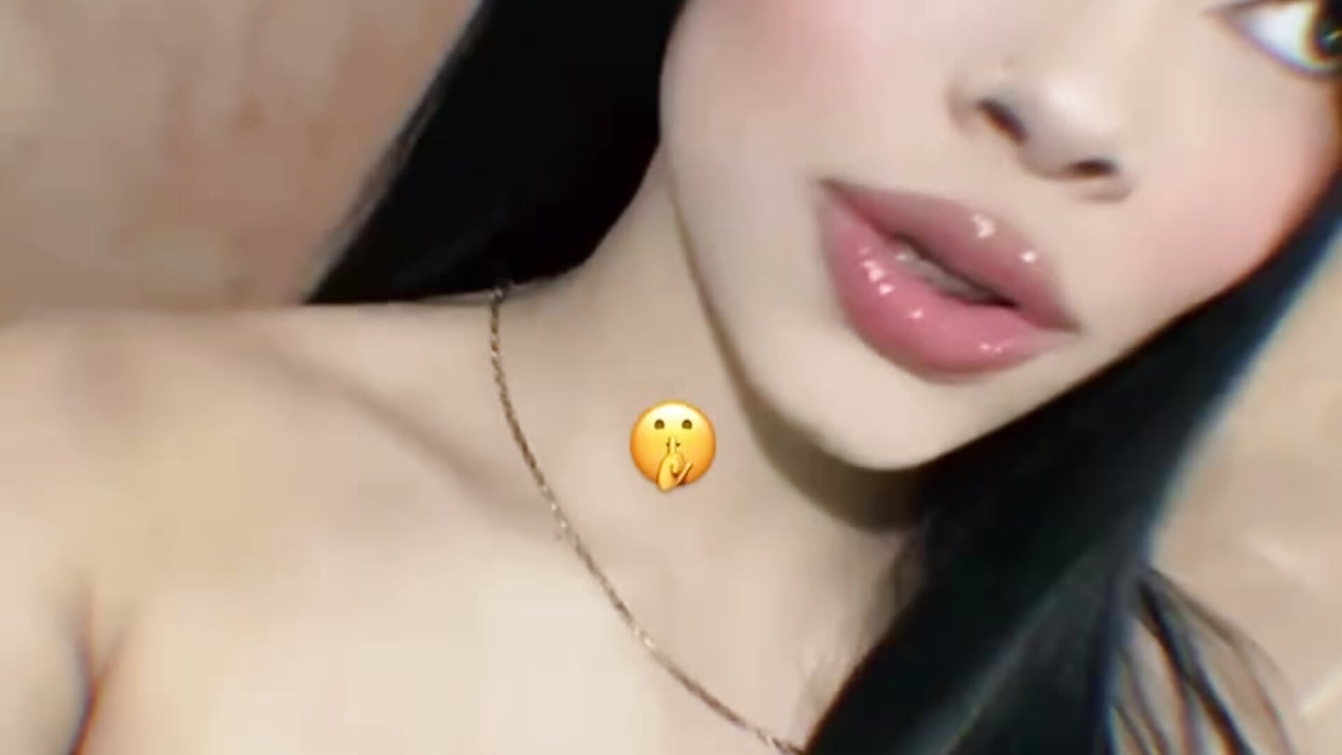 Your Girl – video od webkamerové modelky Miabrazt
