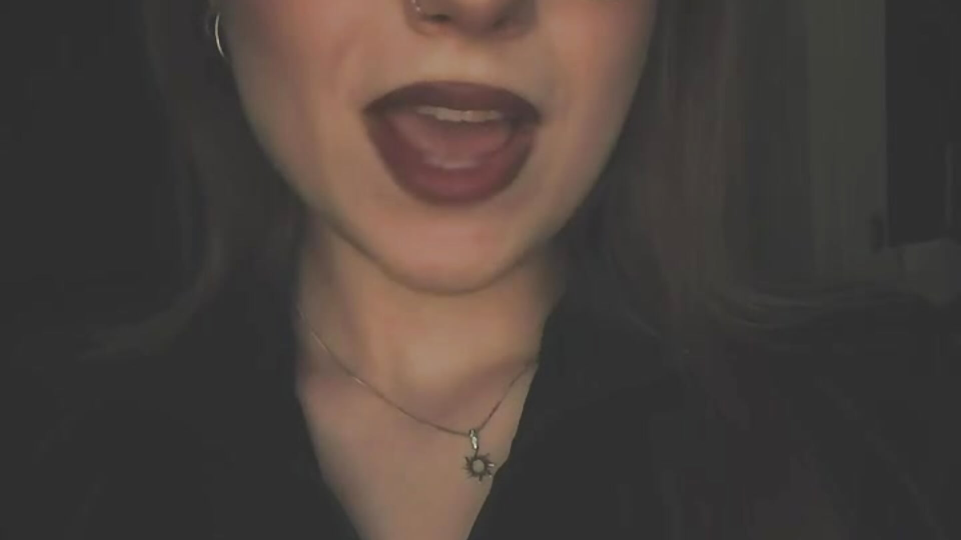 No Flash – video modela na kameri SeeBenberry