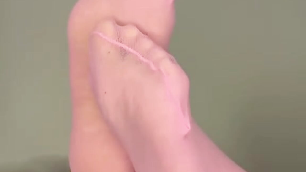 My sexy little Feet in pink Nylon. 🦶🏻