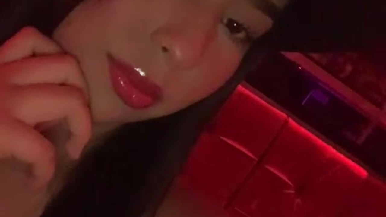 Me 🙈 - vídeo de Valerie_Gloss modelo de câmara