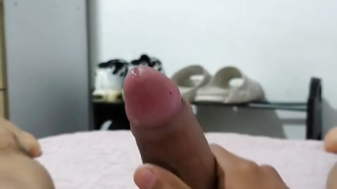 spilling milk - video by cristian_dosantos cam model