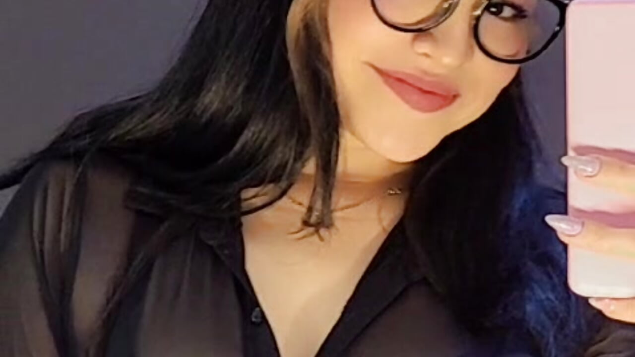 Luisa in the mirror ! - video by LuisaGranados cam model