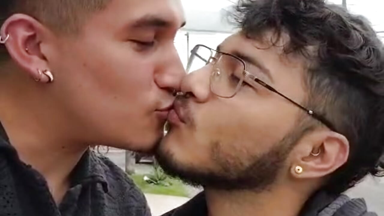 Kisses to my guy – video modela na kameri MAISON_ONYX