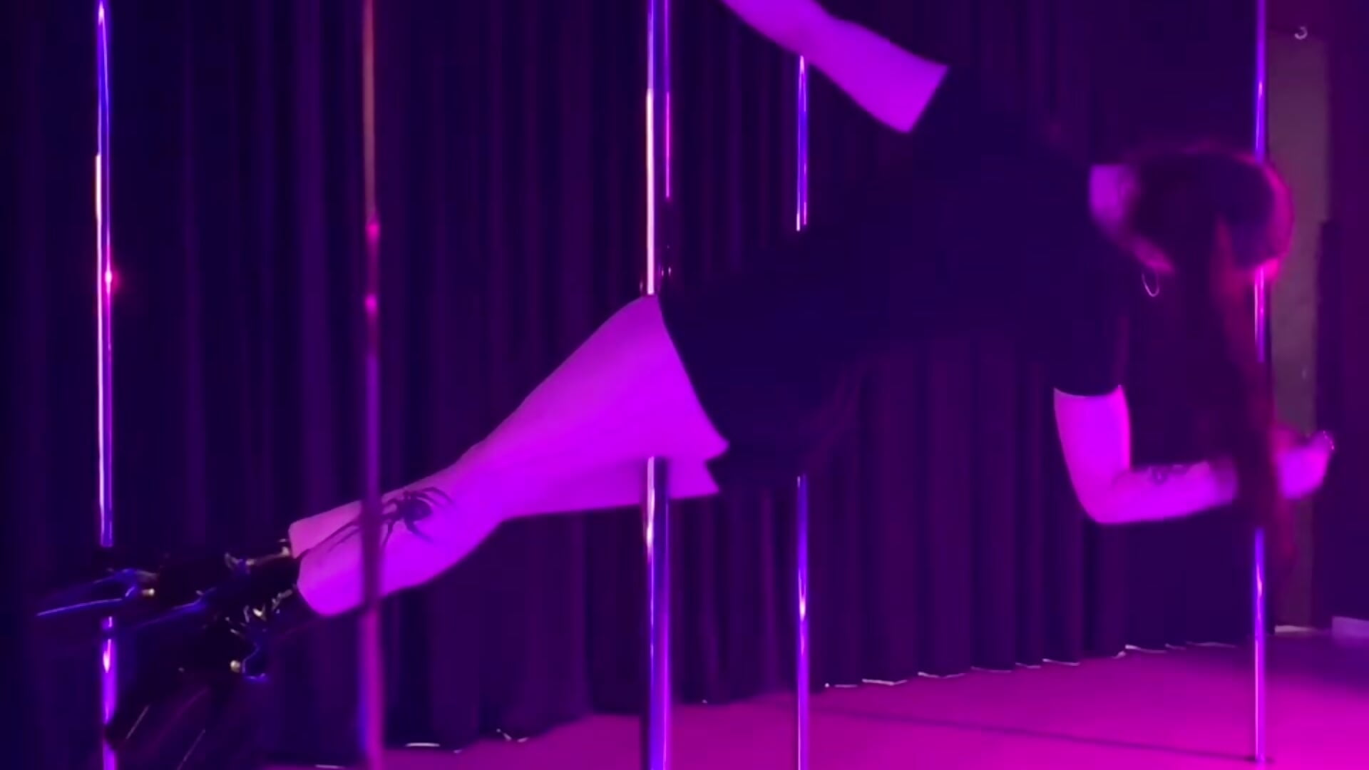 sexy dance 🔥 - video by Nora_dusk cam model
