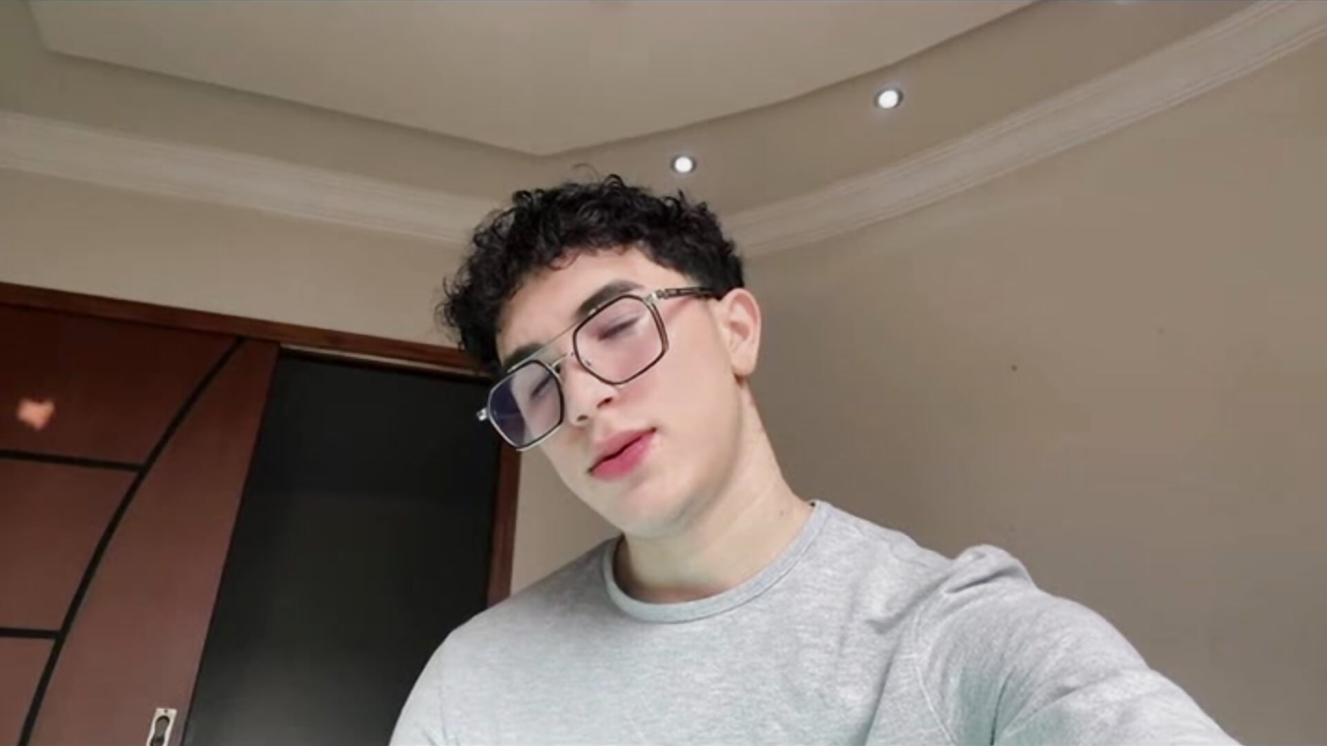 Tik tok - βίντεο μοντέλου KindPrince_