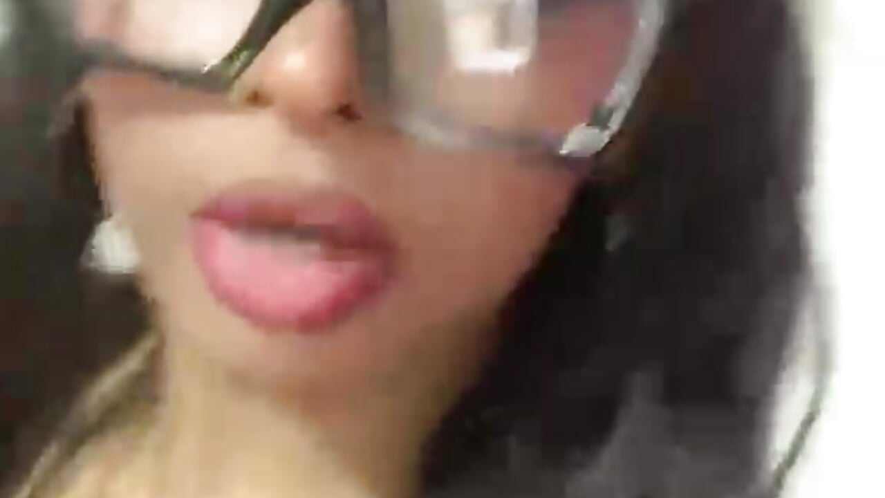 Do you like how I look with glasses, can I help you? - clip cu scarlet_snout model videochat