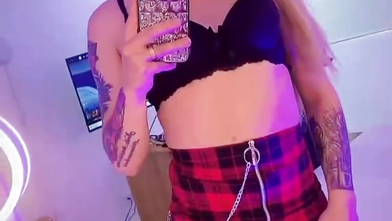 a beautiful red skirt - video by samy_lancaster22 cam model