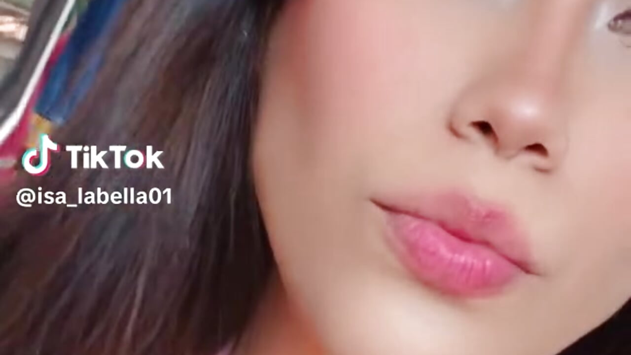 tik tok - video by anaisha_isaza cam model