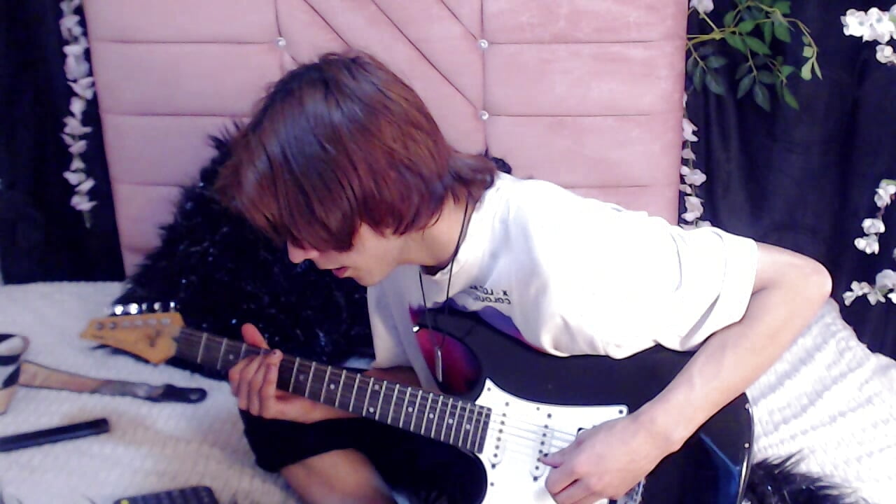 i wrote a song and sang it to shaggy my first knight－カメラキャストのoli_duskの動画