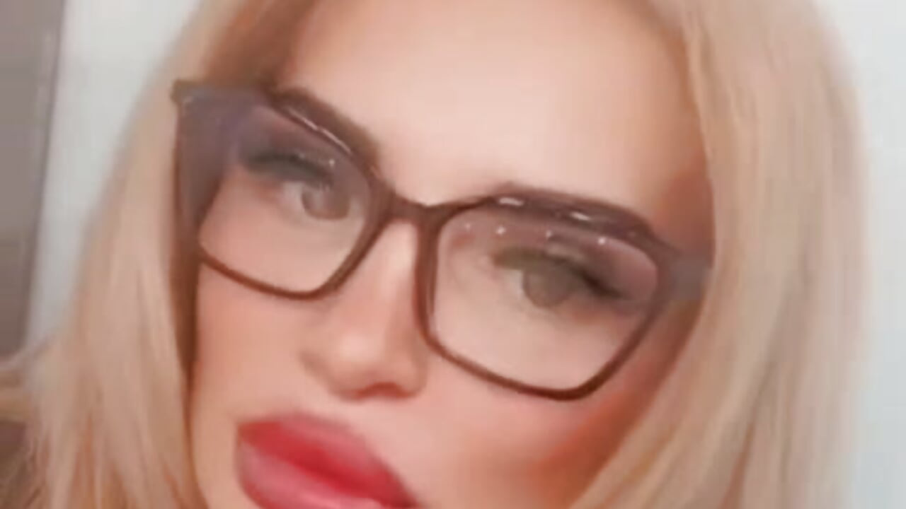 Hey there - video van ElviraMilf cam-model