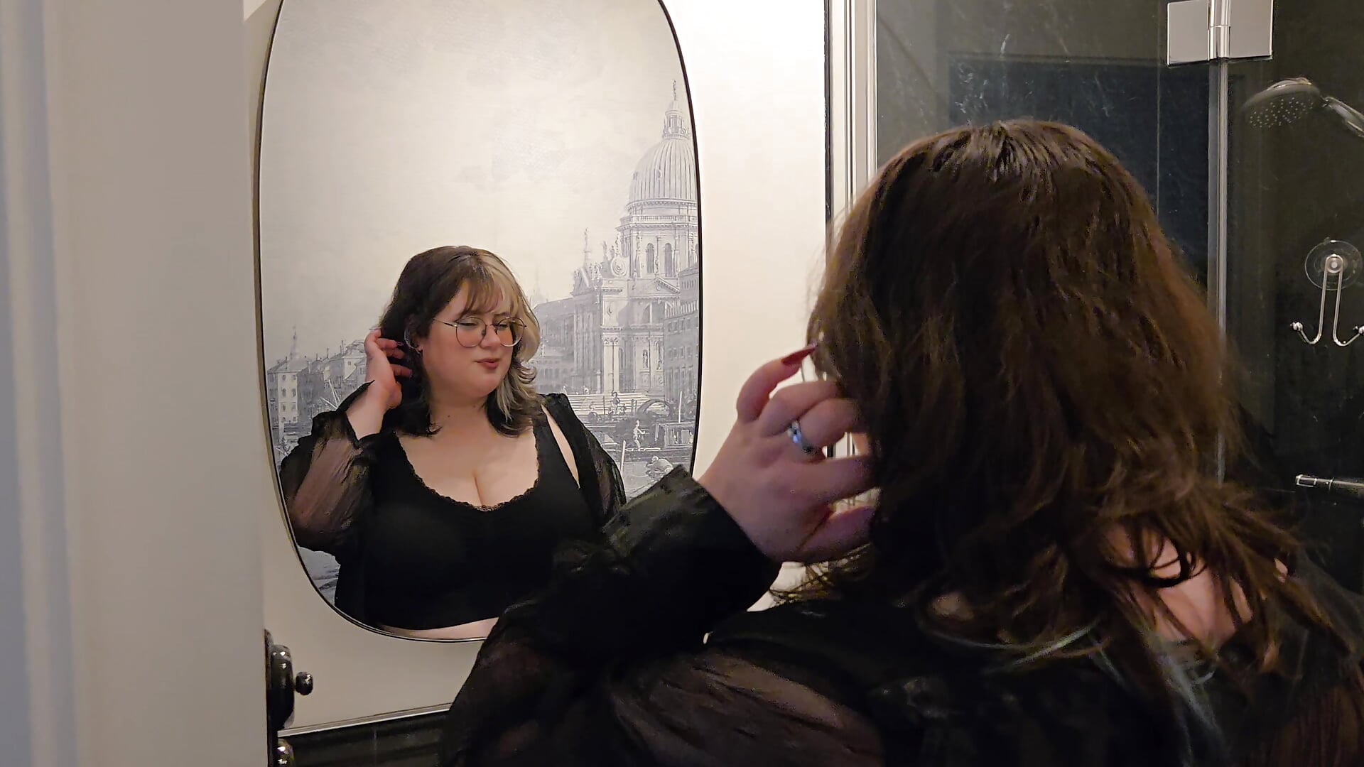 Caught in the Moment - video by OpheliaLush cam model