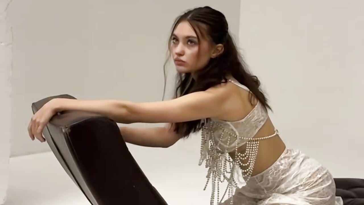 profile-intro-video-1785307628 - vídeo de ReynaCarco modelo de câmara