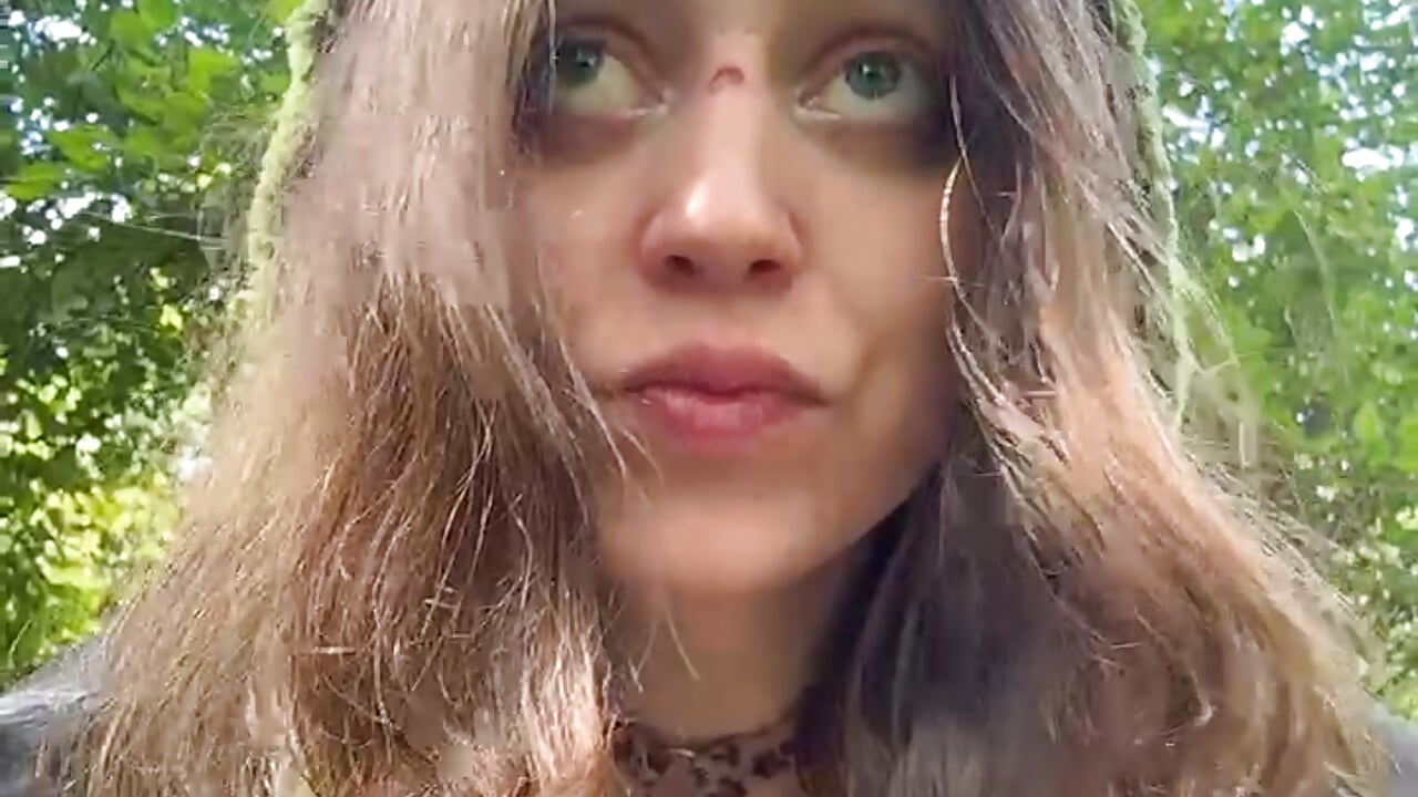 Play with naked tits in the park WTF🐸🪷