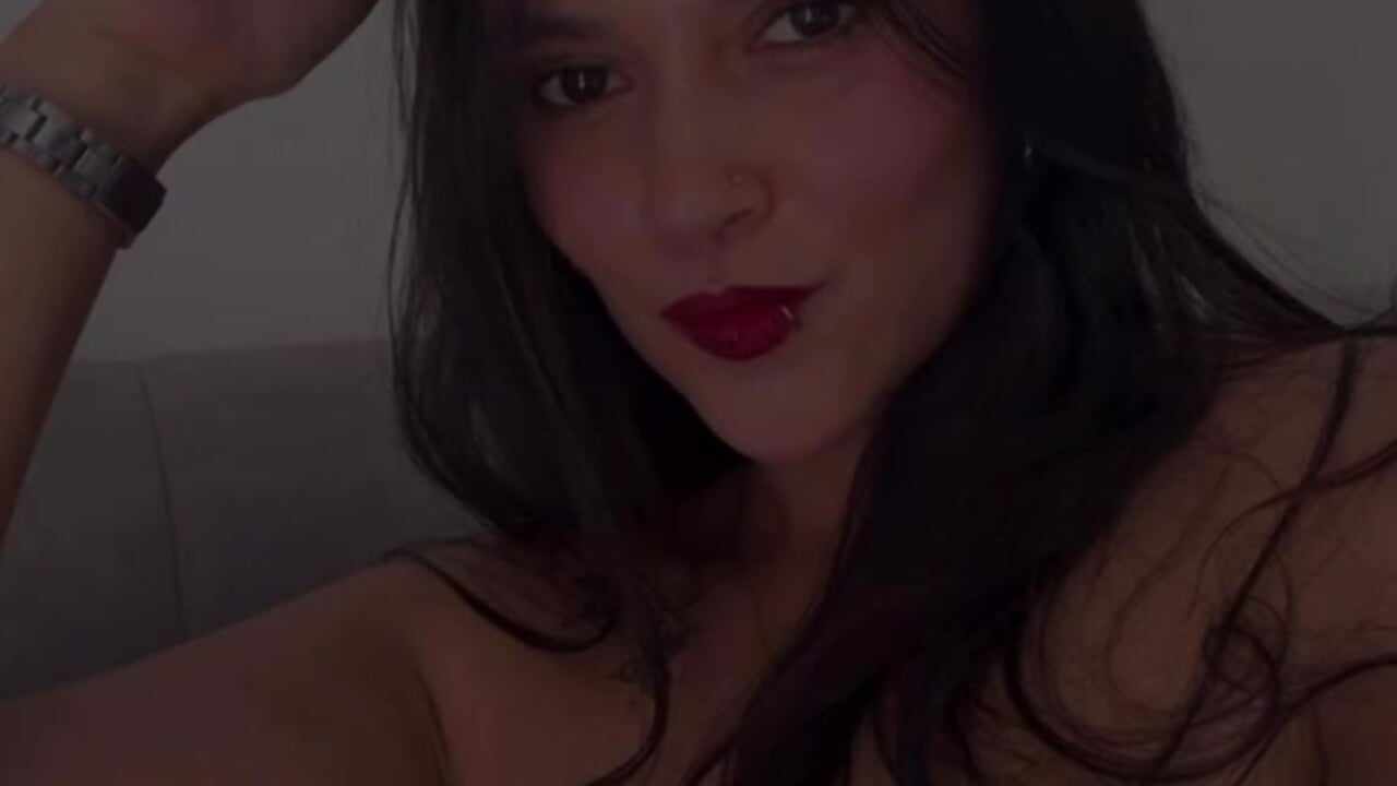 Kiss - video od modelky/modela EmmaCurvyy