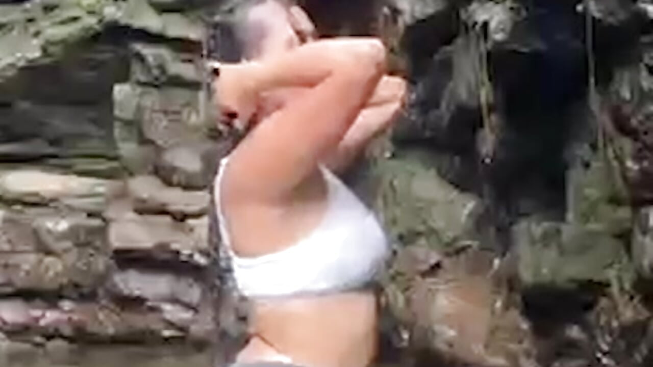 Water for Good energy 💕 - video di EmmaCurvyy modella di cam