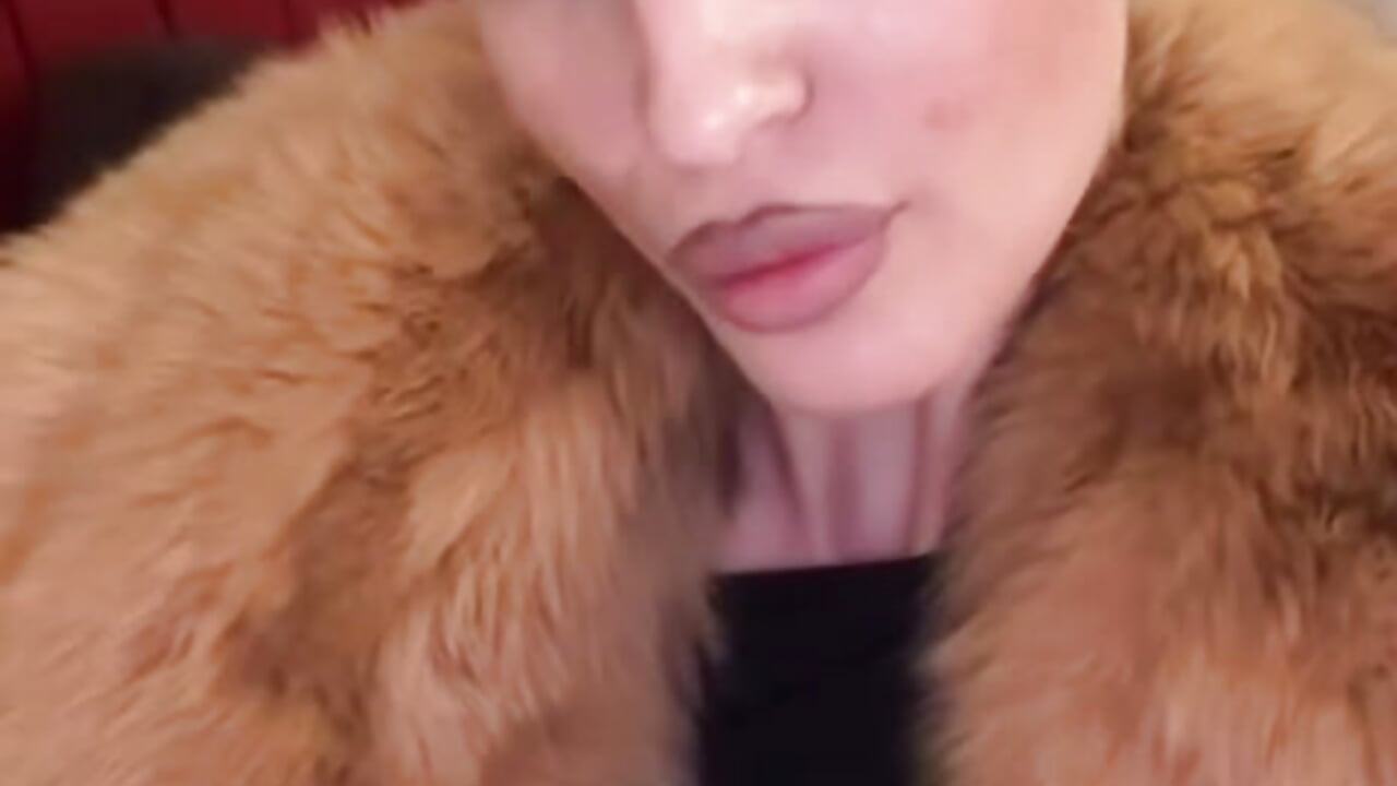 ⁠Money is my love language 💵✨ - video KateBlisss kameramallilta