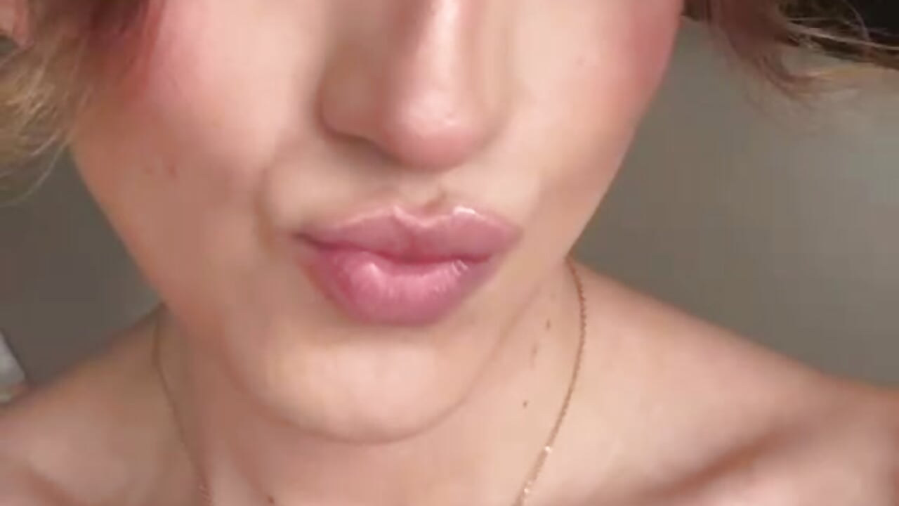 Hi :D - video by angela_film