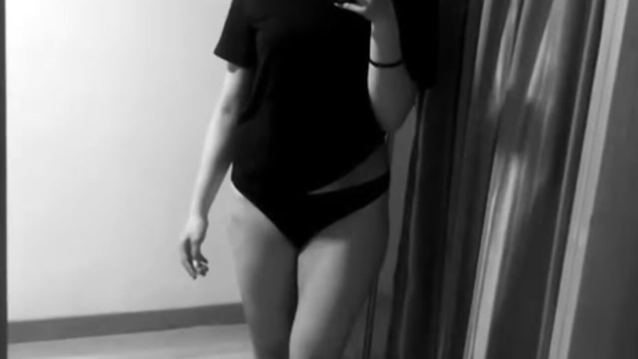 Big juicy legs💦 - video by Mariann_Roxxy