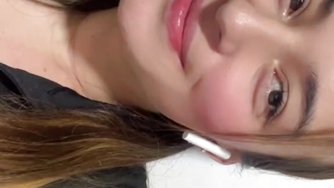 U like my cute face?👀👀 - video by Mariann_Roxxy