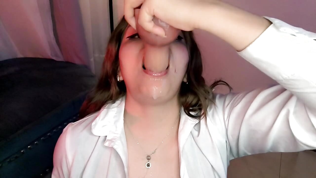 Deepthroat very messy 💦