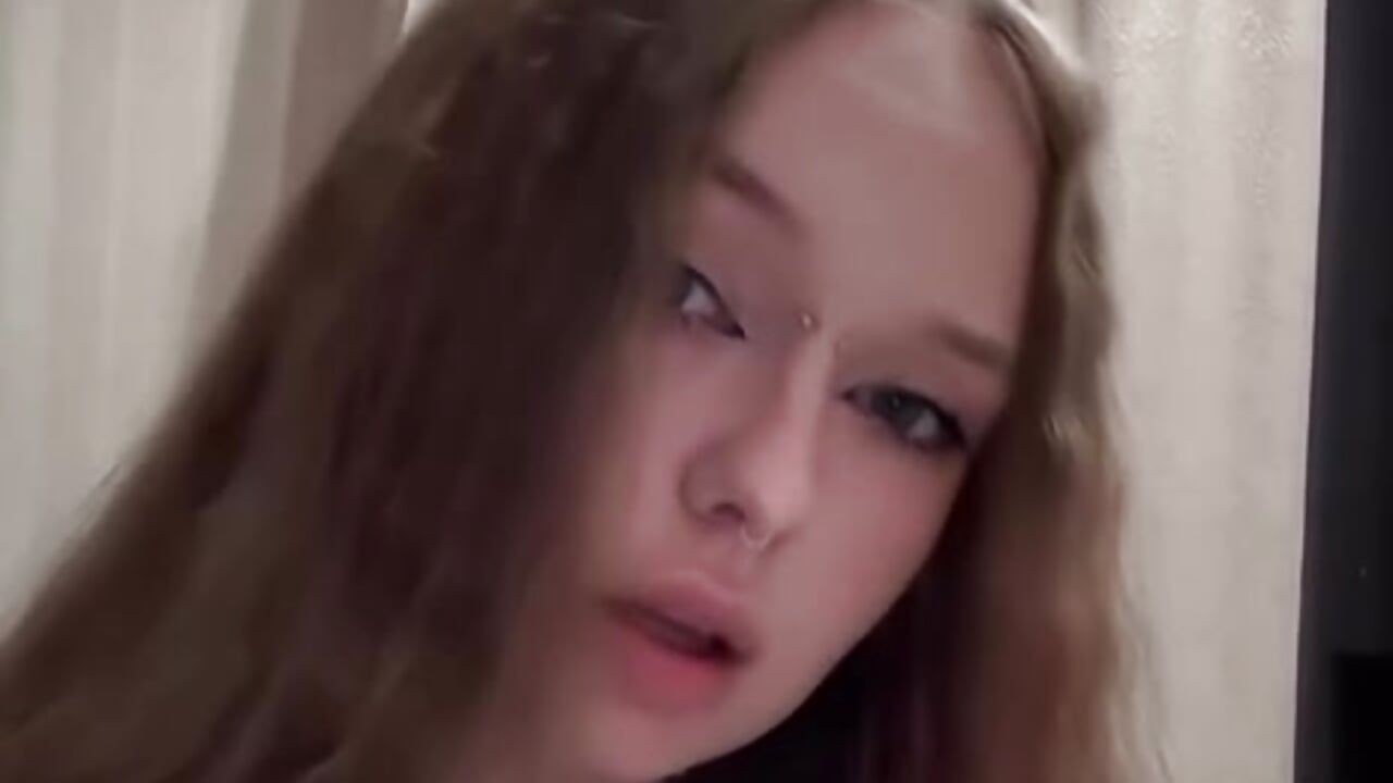Hey. This Is Who I Am) - clip cu MollyGraffa model videochat