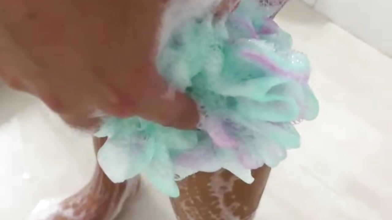 Cleaning My sexy Body - video by GagingZhara_ cam model