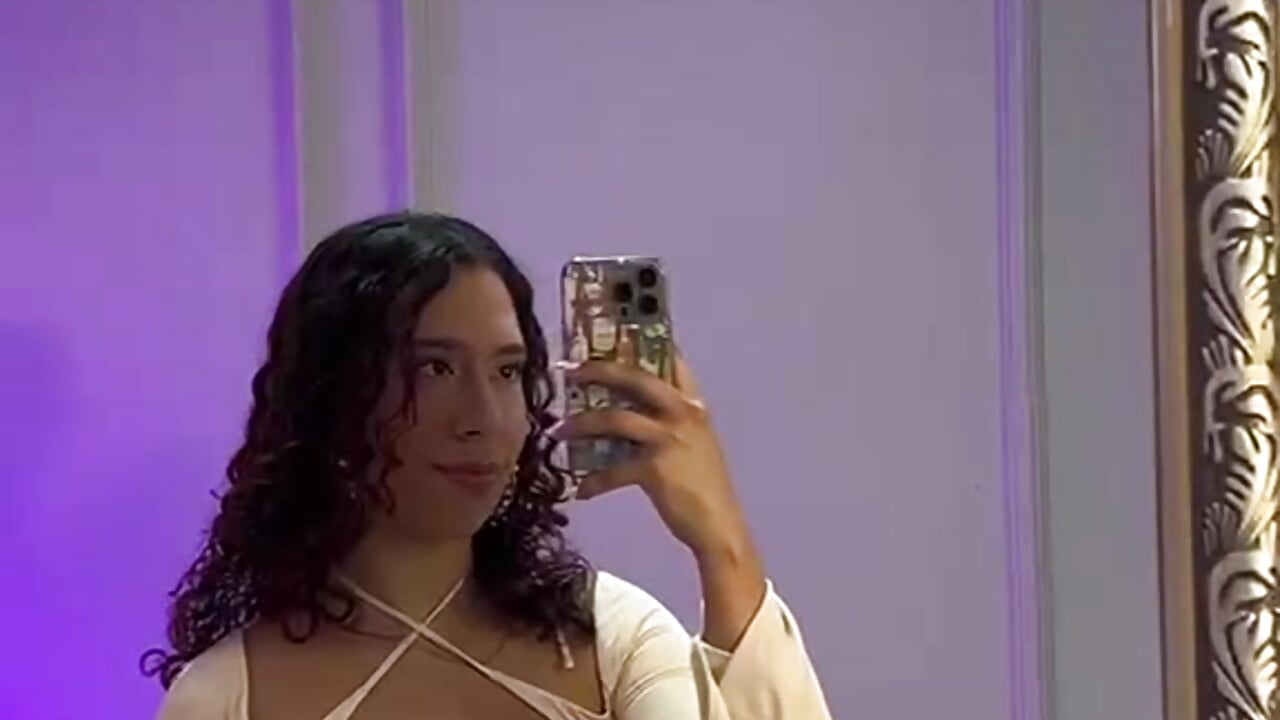 you already follow me - video của người mẫu cam Sophie-Waldorf