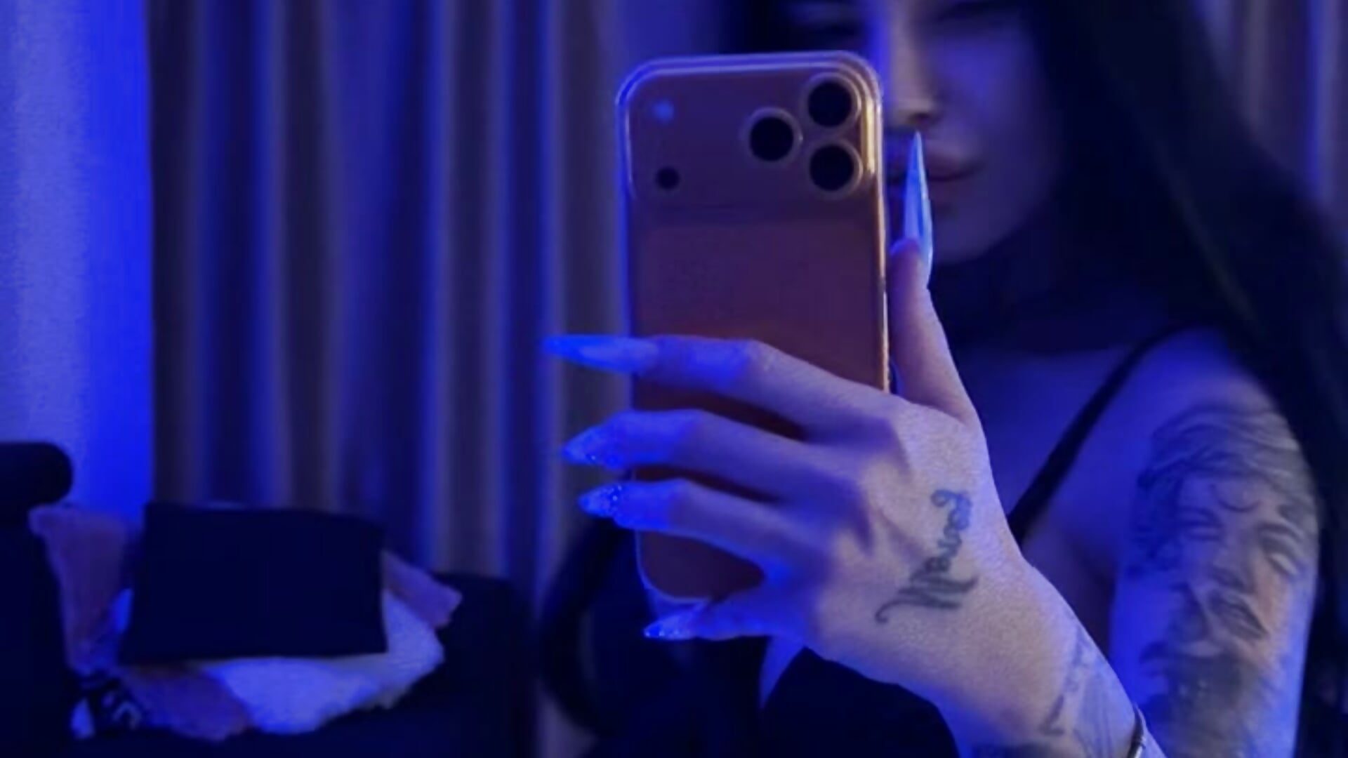 Tease that body 😏🔥🤸🏻 - Video von NaomyFlame Cam-Model