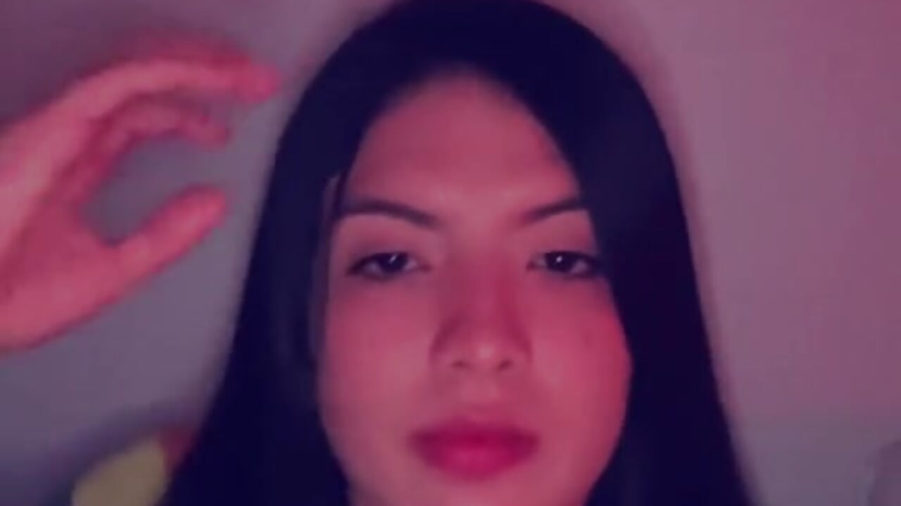 v1c044g50000d95ahj7og65v3qcm41m0 – video modela na kameri sgabrielly