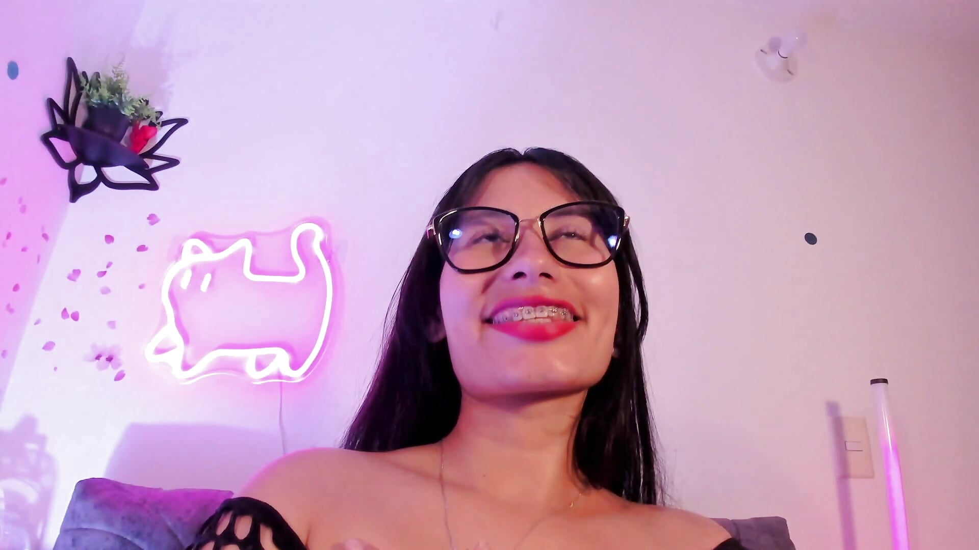 TEASE IN YOUR FACE - video Sophia_Vera kameramallilta