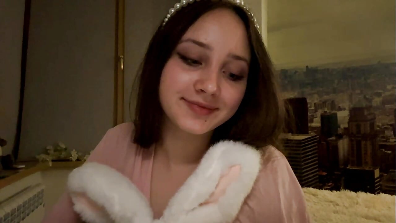 its cuute - video by EvaSoShy cam model