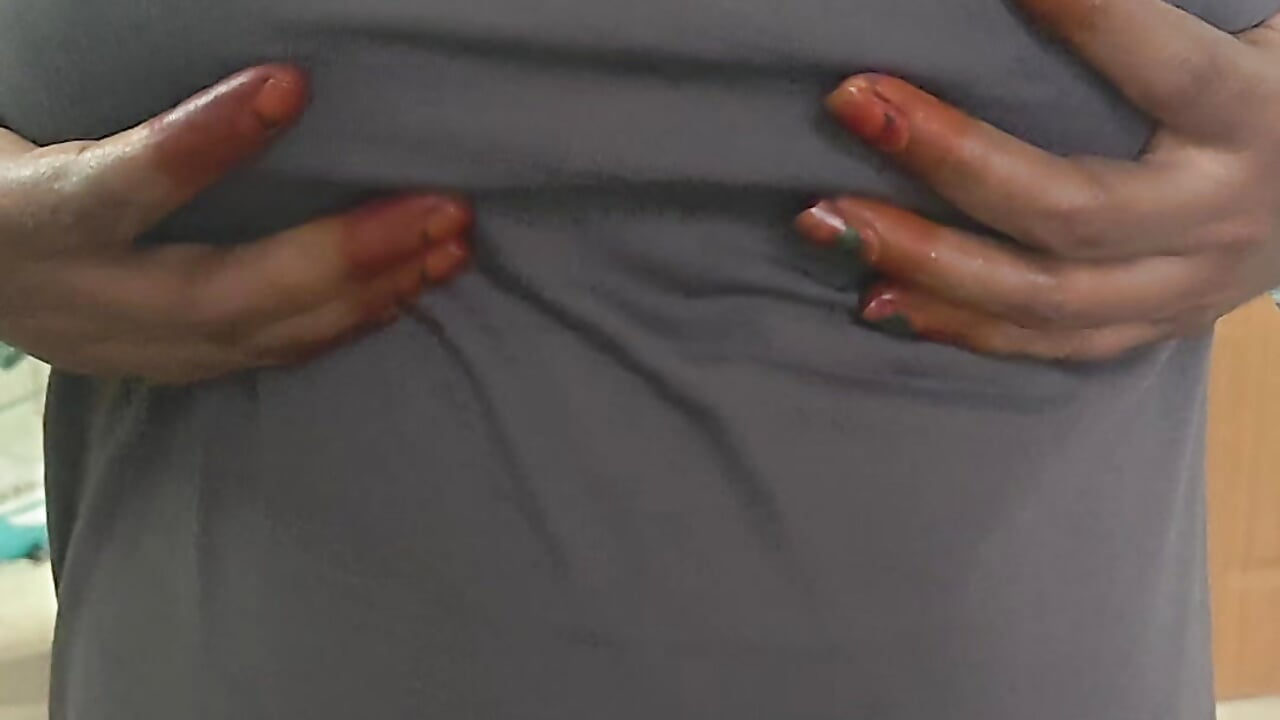 Boobs hard press with dress - Video von thabha_tamil Cam-Model