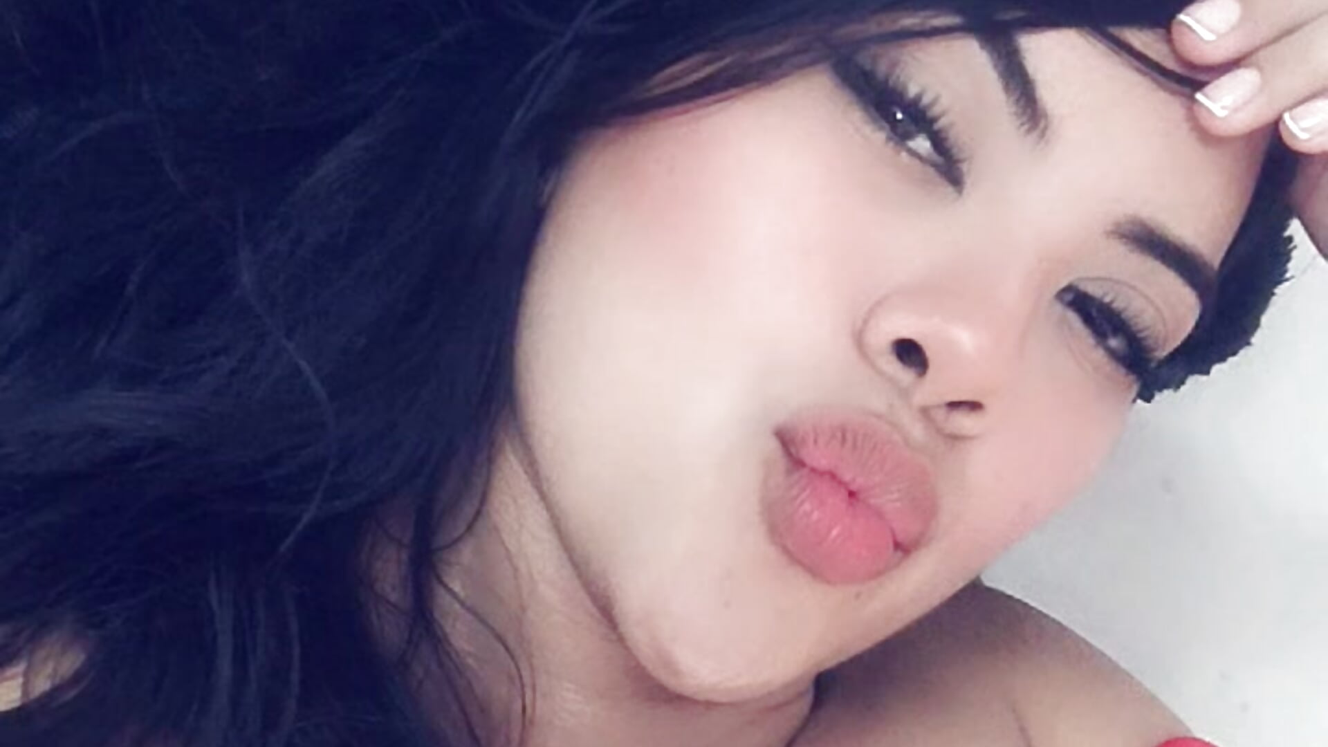 A little kiss💋 - video by Sophia_velez1