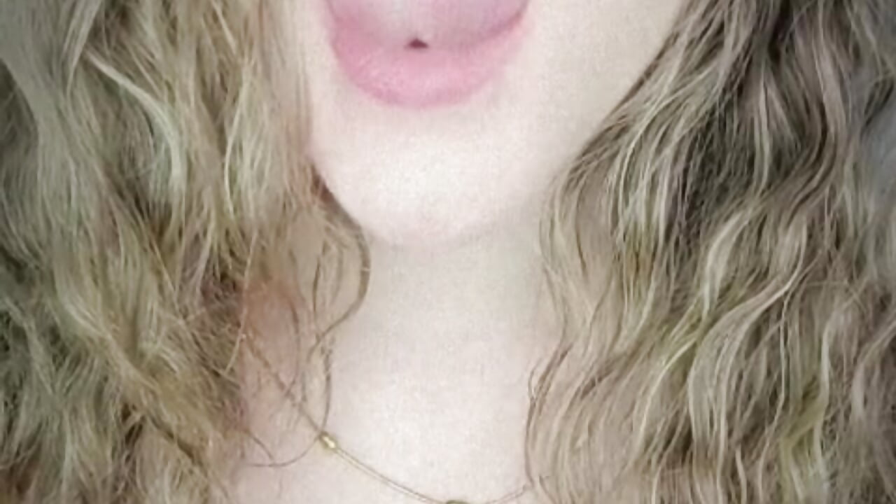 Wet Sensual – video modela na kameri GinnaGrece