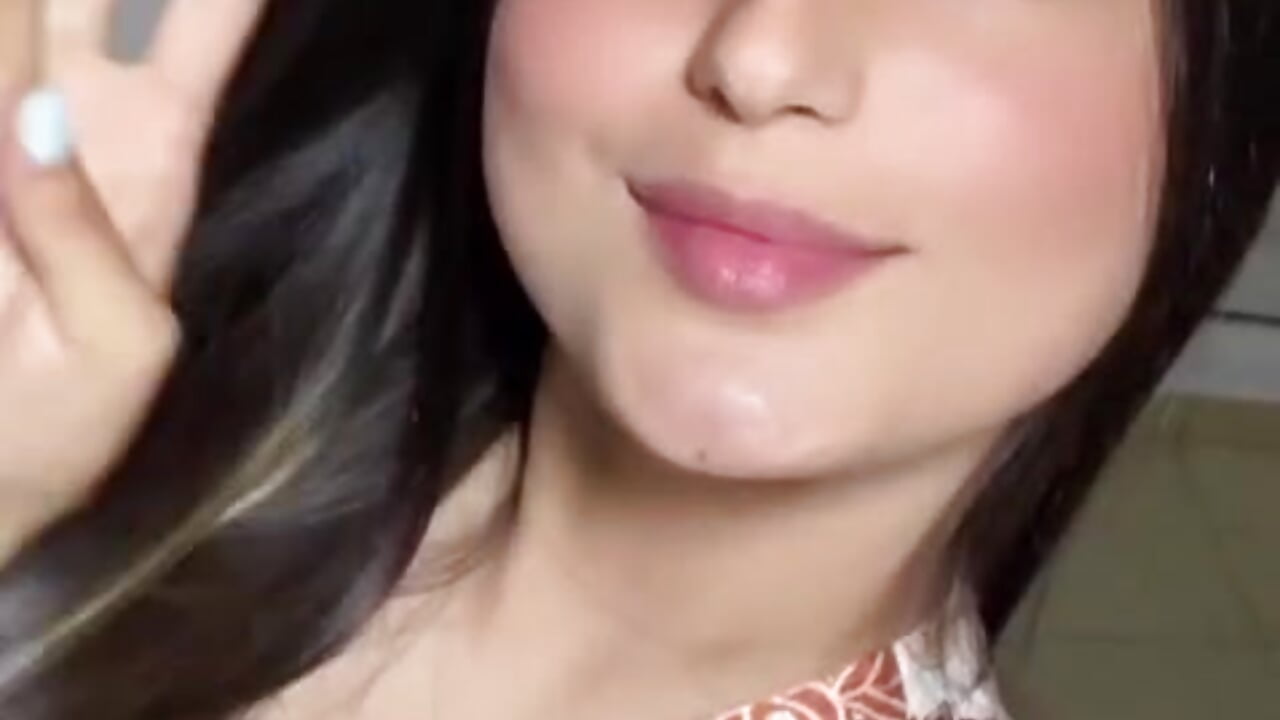 Enjoy my kiss 💋 - video của người mẫu cam MiaaSinclair