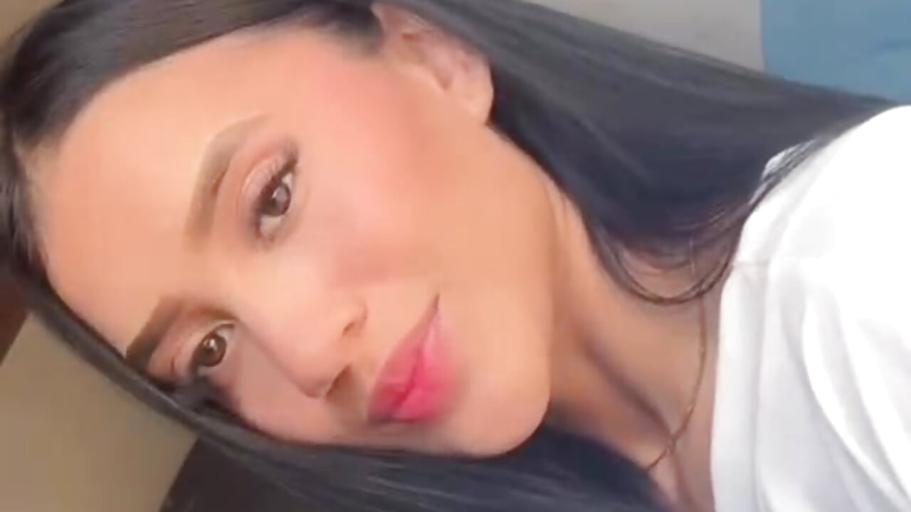 Hola Amor - Vídeo de Isa_Stars, modelo de vídeos