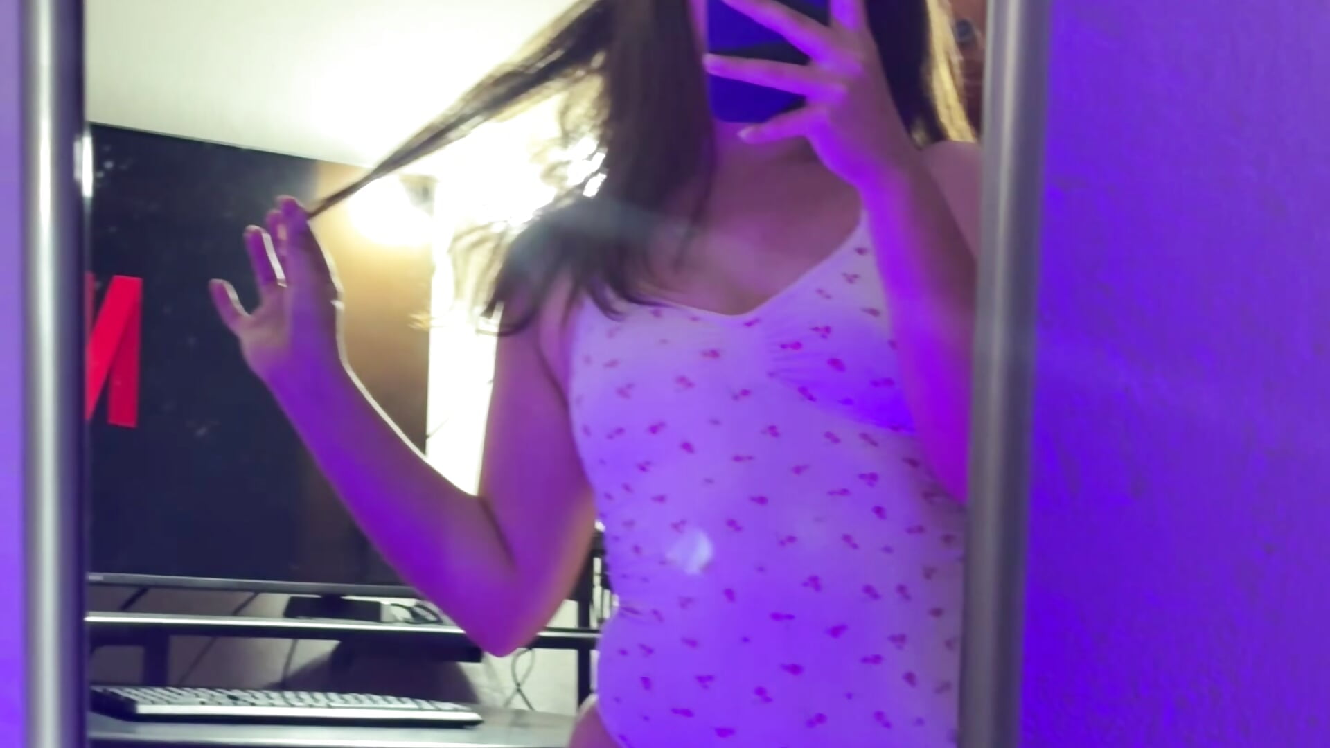 Netflix and chill with me 🍭 - video by Vandisix cam model