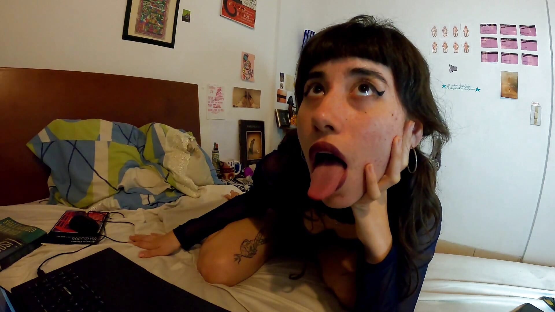 Cute tongue - video by DesireDelirium cam model