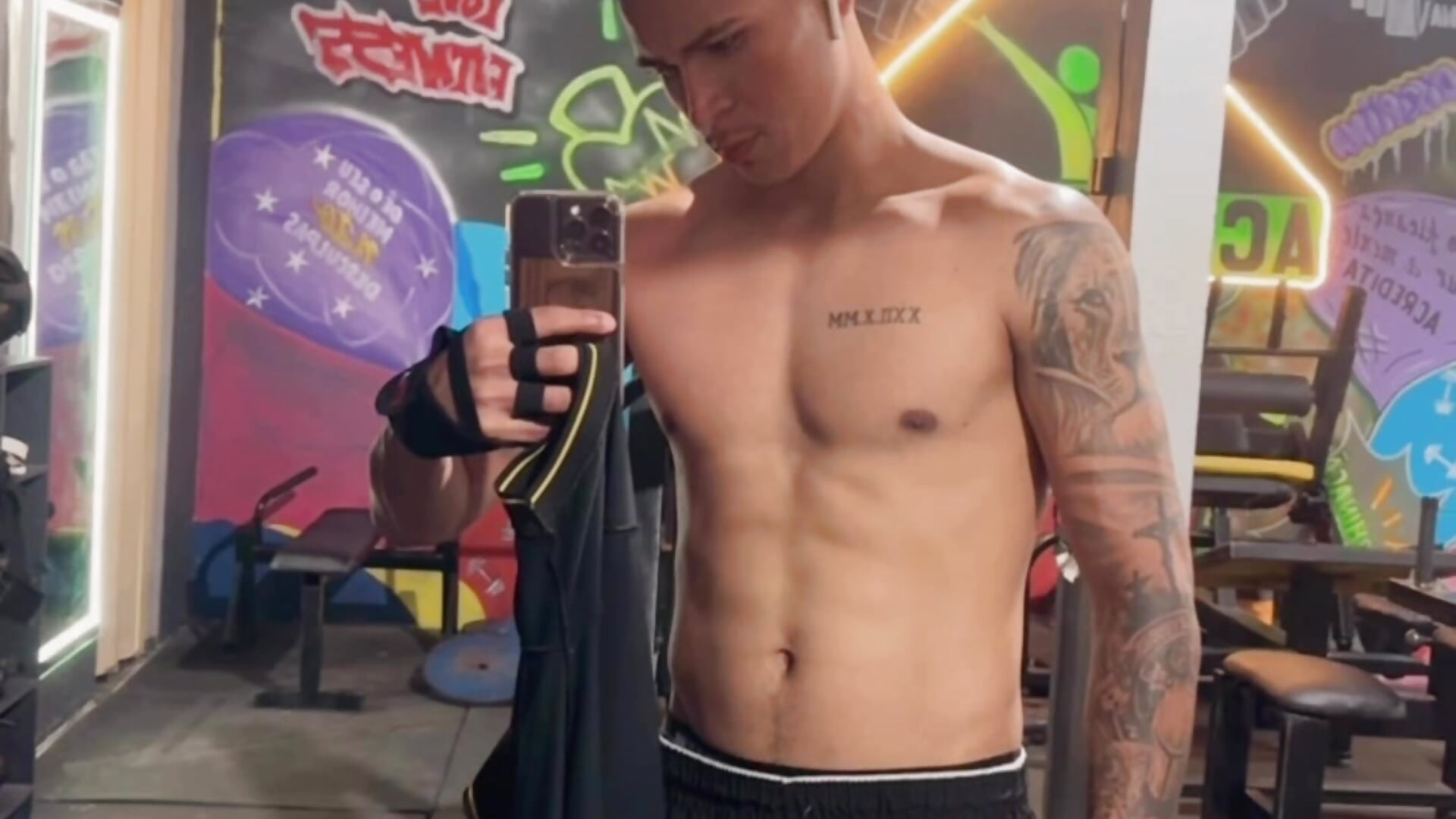 b771e31a9acb4980ad2f61a6f45a3651 – video modela na kameri Thiago23cm78