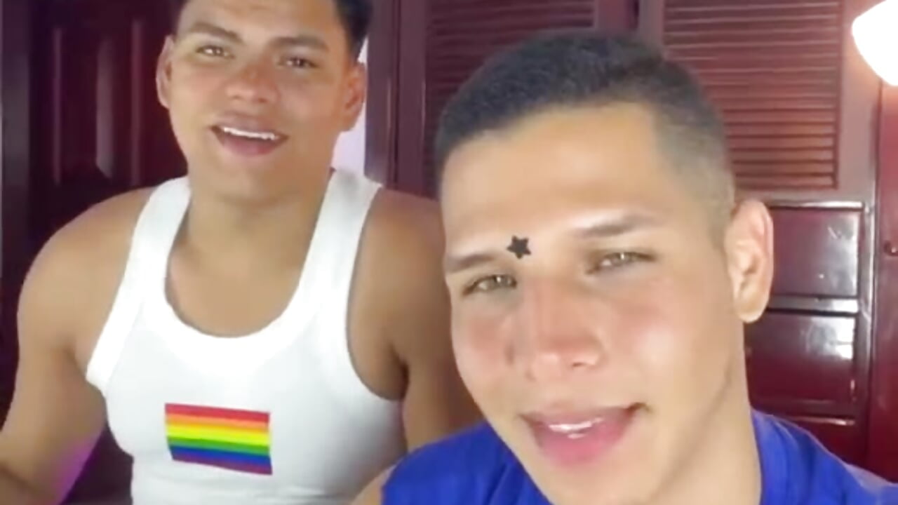 tik tok massimo and axel - วิดีโอโดย AXIMO_HOT_DUO โมเดลแคม