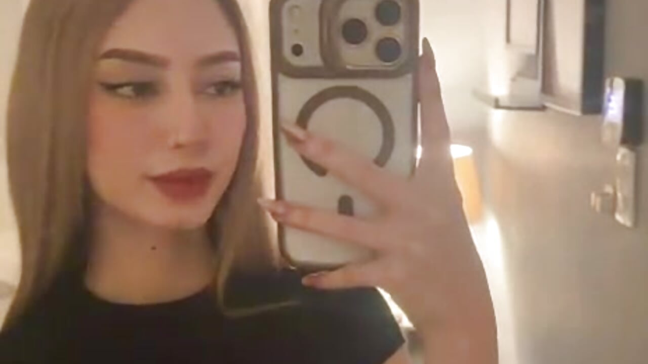 WhatsApp Video 2026-08-03 at 4,32,12 PM – video af elaine_montgomery cam-model