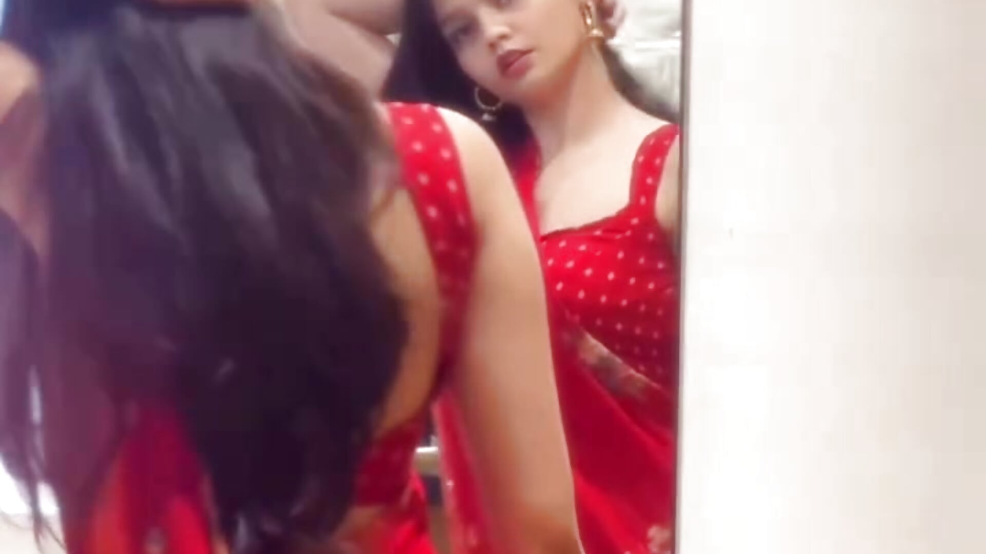 my back - vidéo du modèle de showcams indian_nari5