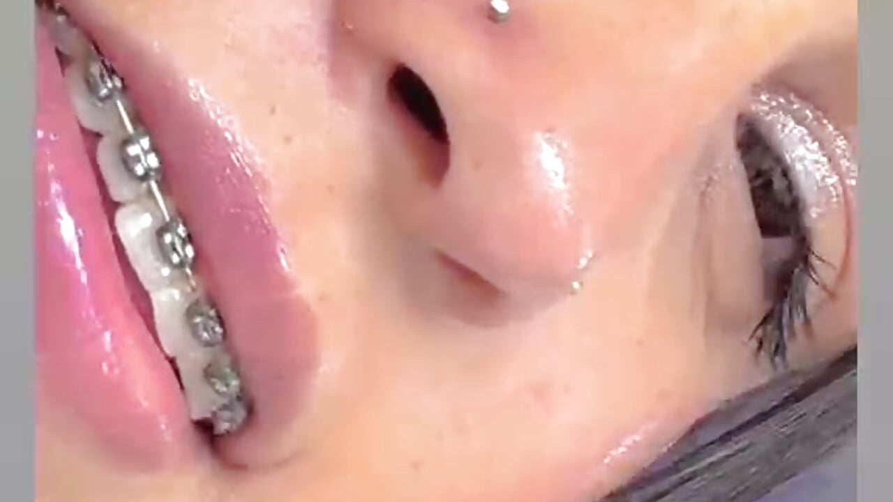 cute smile and eyes 🥰 - Vídeo de cloeh_tk, modelo de vídeos