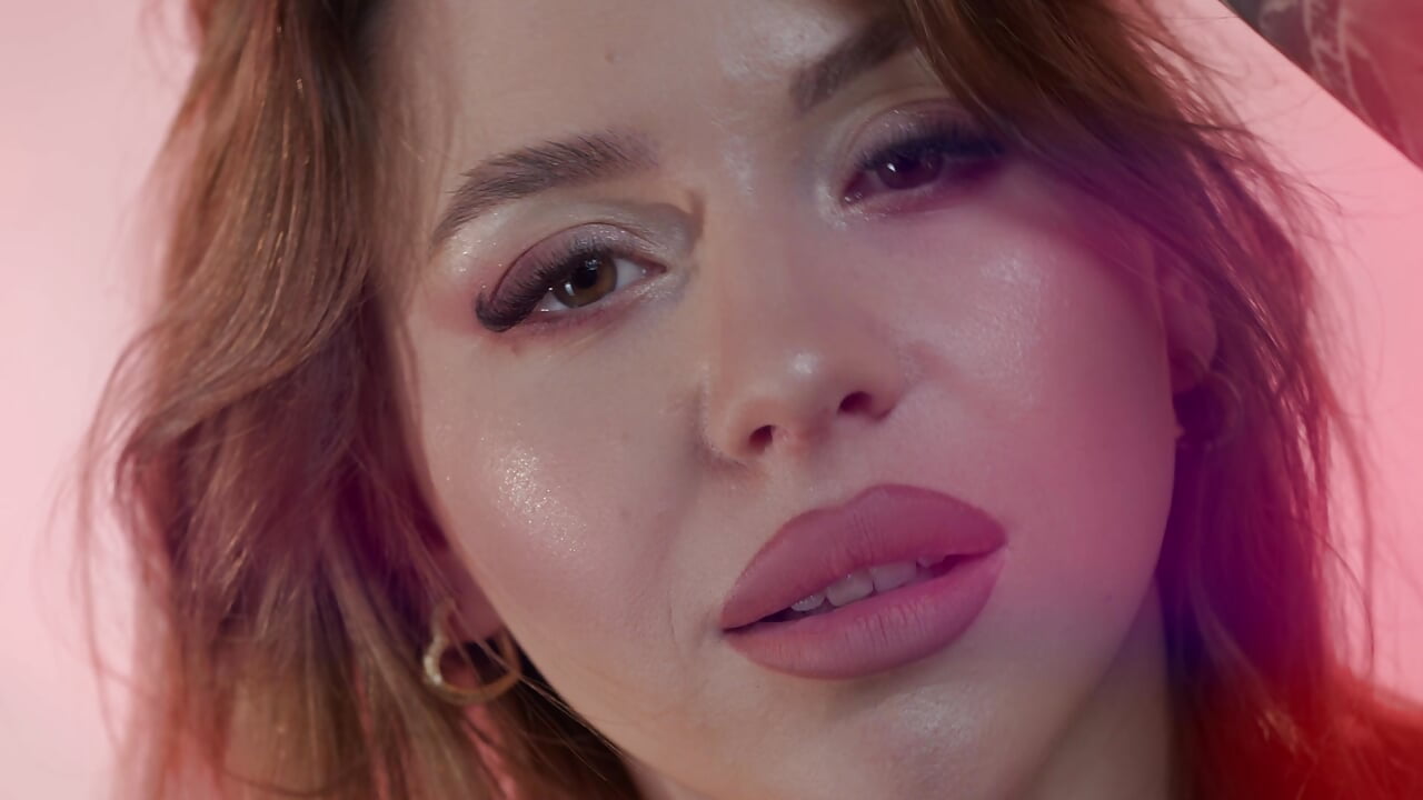 Cover - clip cu IveySin model videochat