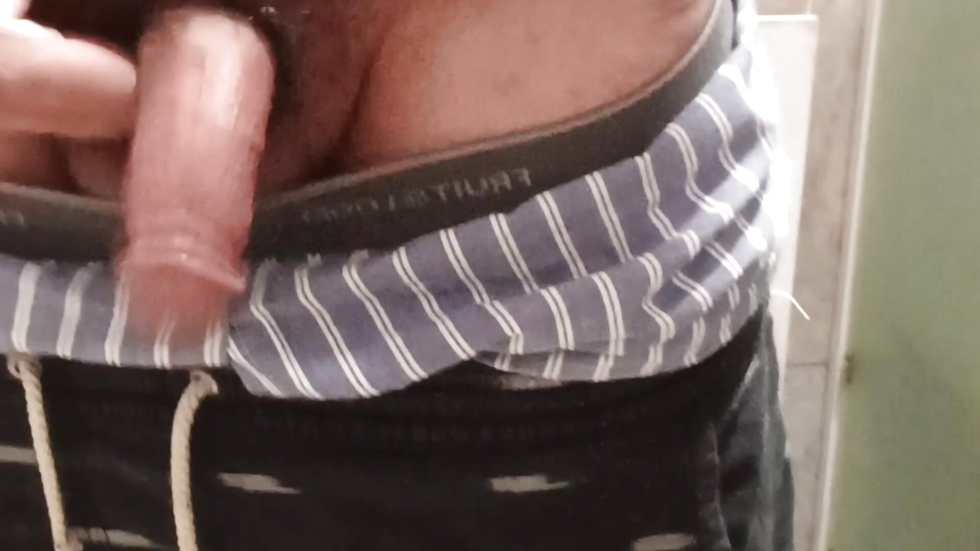 se me empieza a parar y no puedo orinar ): - video by fuuckalexxx cam model