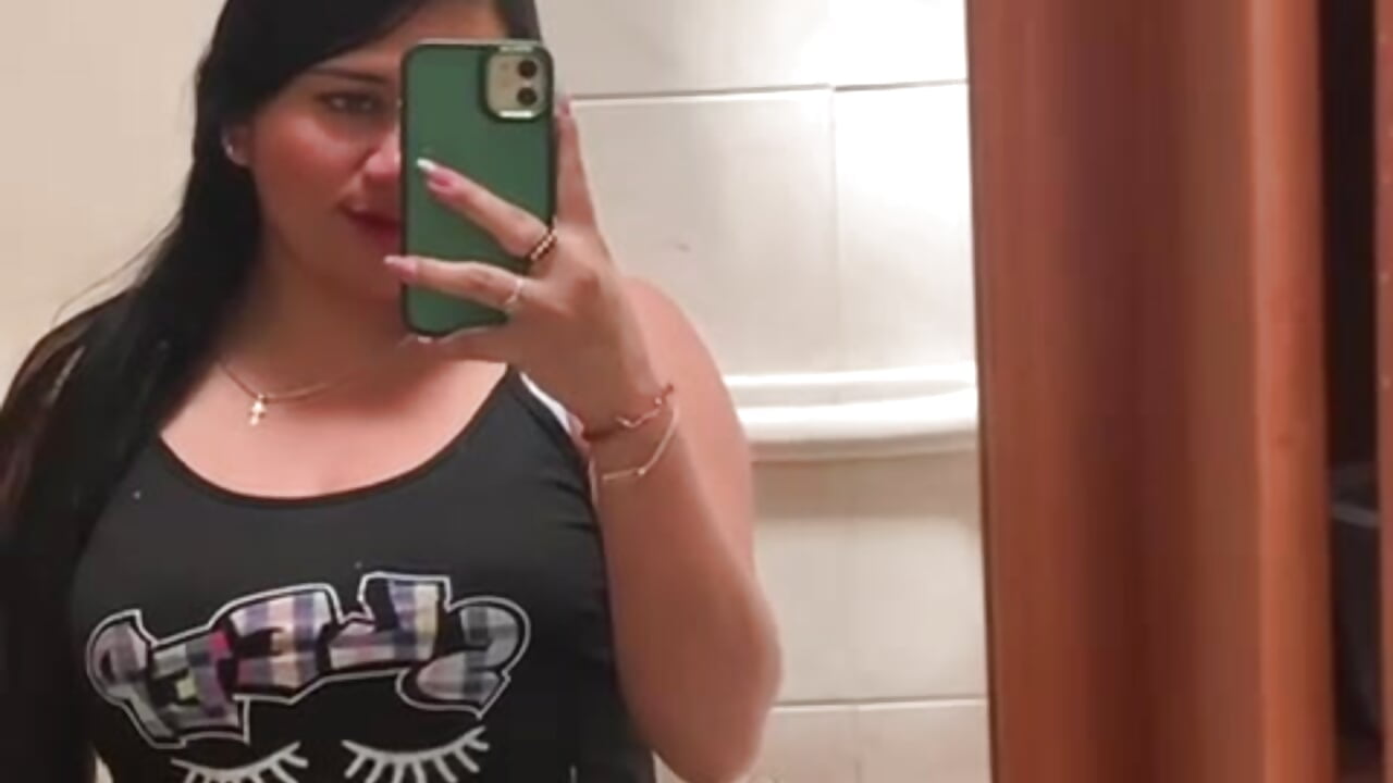 WhatsApp Video 2025-07-08 at 3,13,18 PM – video modela na kameri luna_boobs