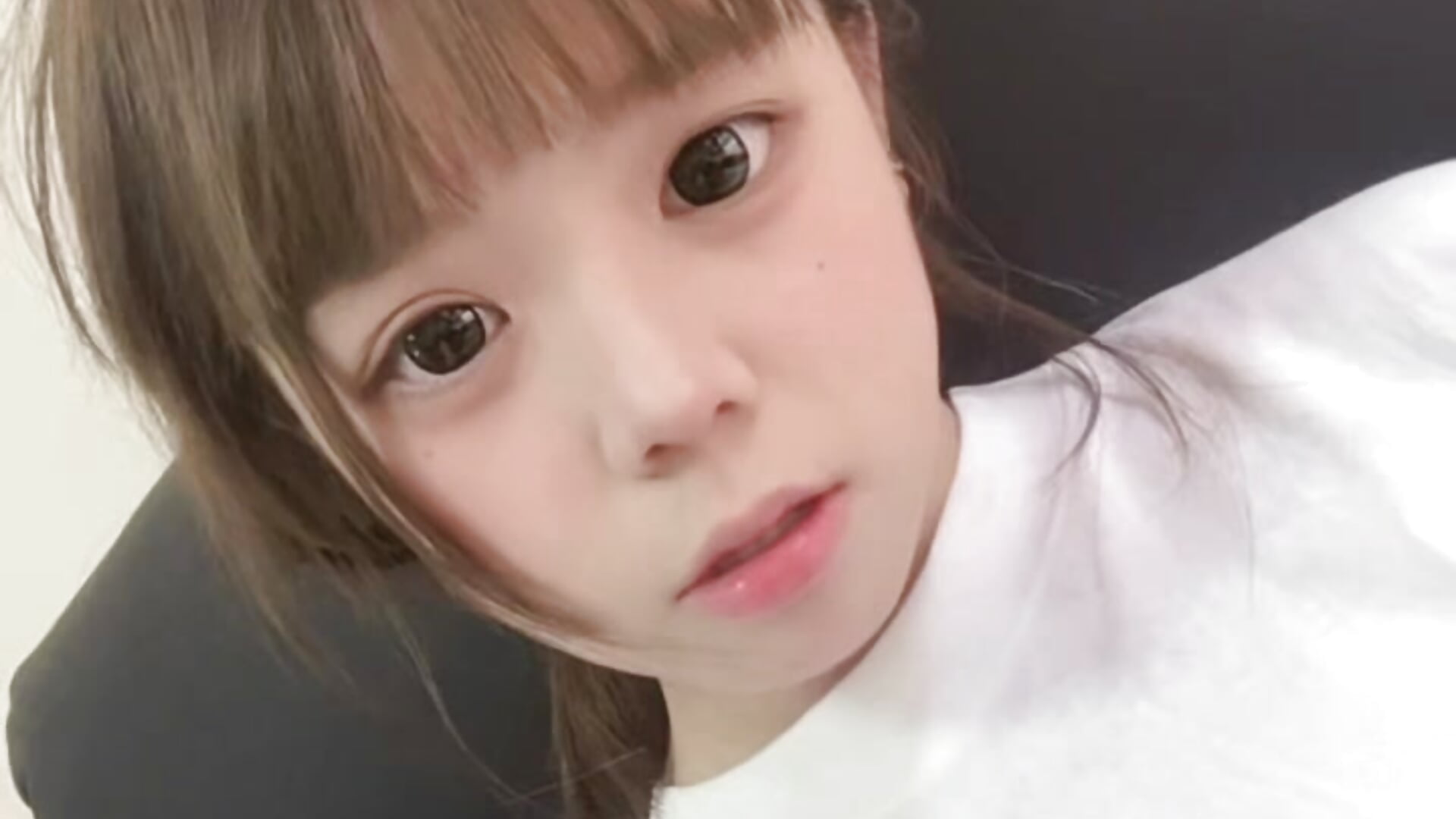在做脚甲臭美的叶叶 - HSU8HSU adlı kamera modelinin videosu