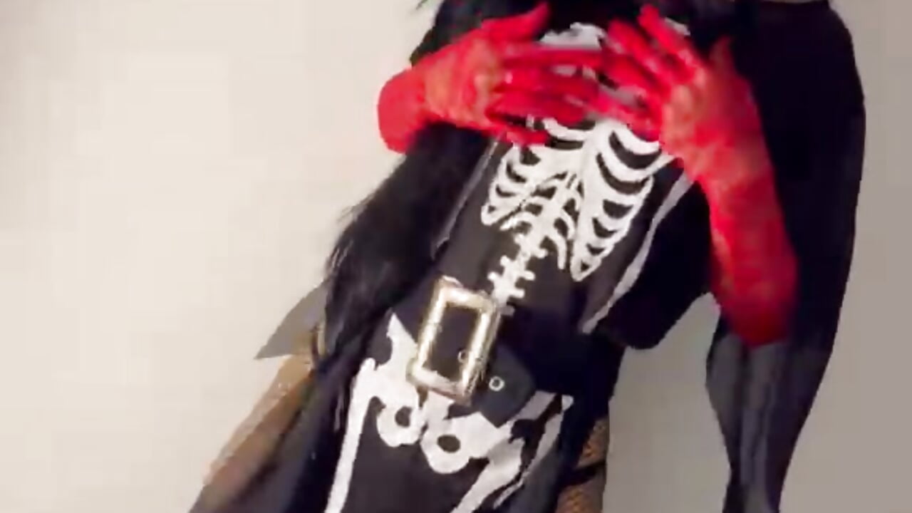 Spooky Season 🎃🖤 – video od webkamerové modelky Naughtymilf_xx