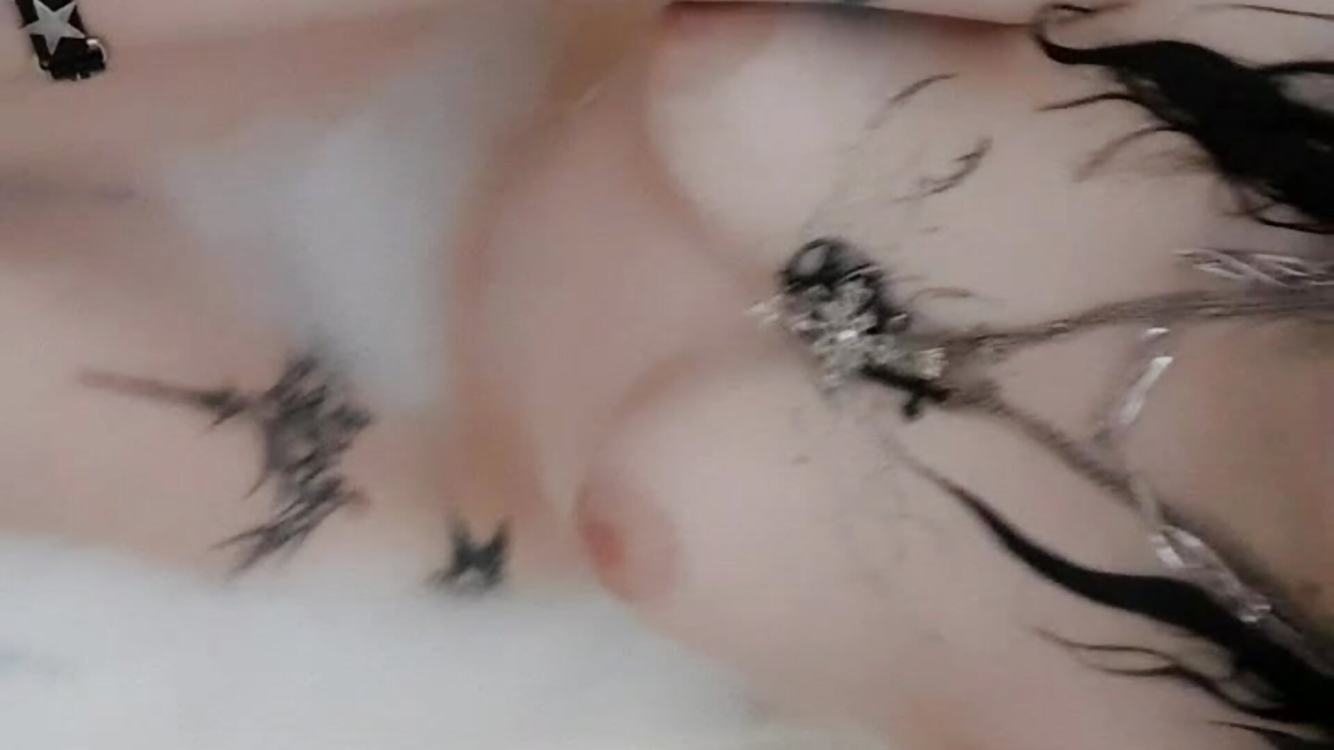 IN BATH WITHOUT PANTIES WHAAAAAAAT - video IlonaLovers kameramallilta